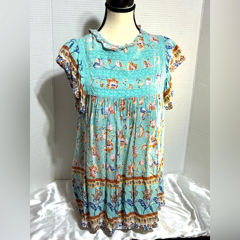 In Loom size large Blue teal ruffle sleeves Lace detail 100% cotton Lined 27”L